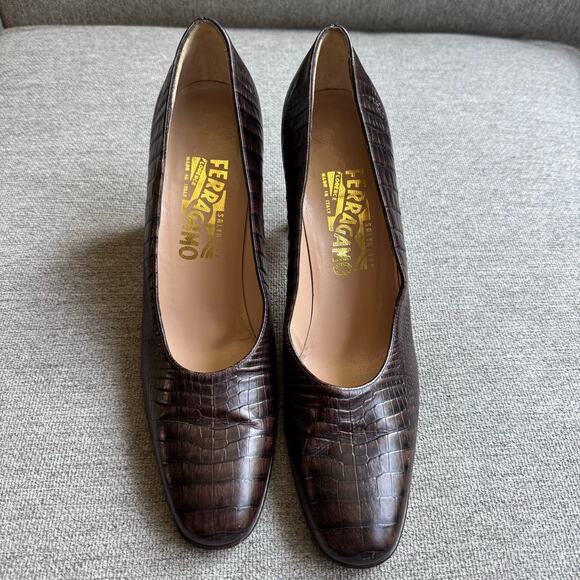 Salvatore Ferragamo Heels Embossed Leather Pumps Round Toes Brown Slip-on Sz A7 - Picture 2 of 13